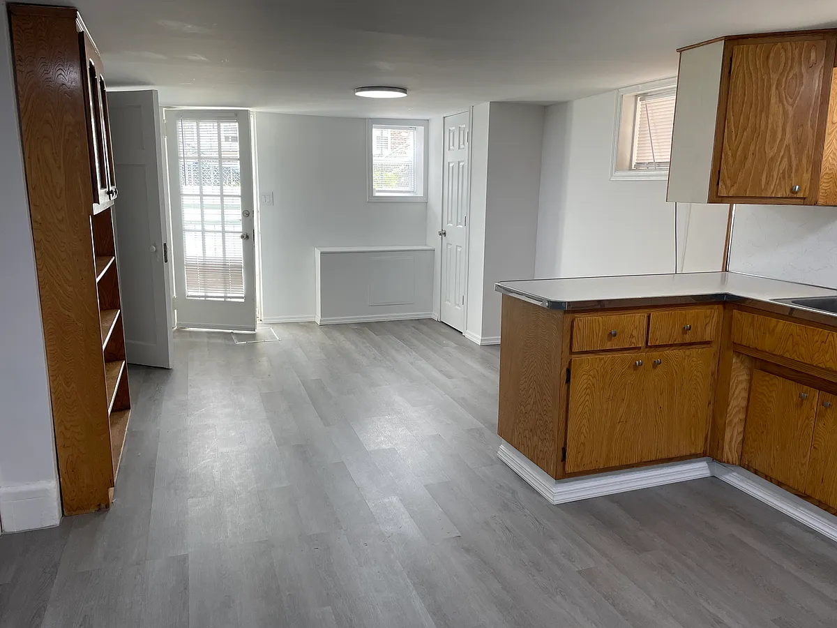 Building Photo - 1554 E 33rd St #1