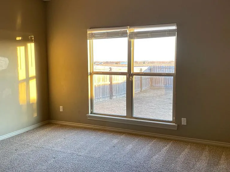 8008 SW Powell Ct — Photo 15