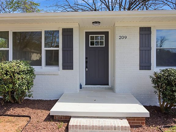 4th image of 209 Pine St