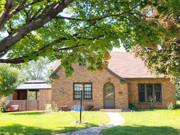 513 5th St, Gaylord, MN 55334