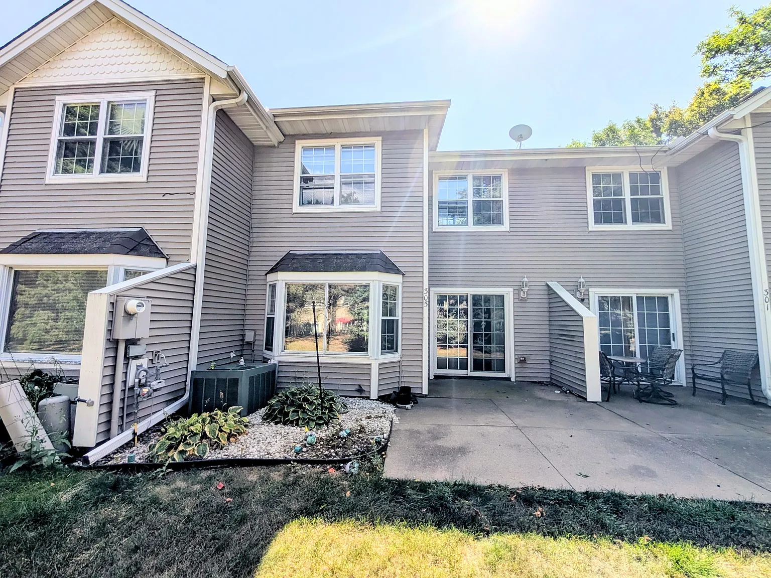 Charming & spacious 2BR/2BA Columbia Heights Townhome! — Photo 2