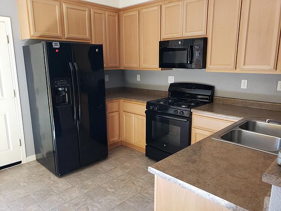3rd image of 841 Bronze Ln