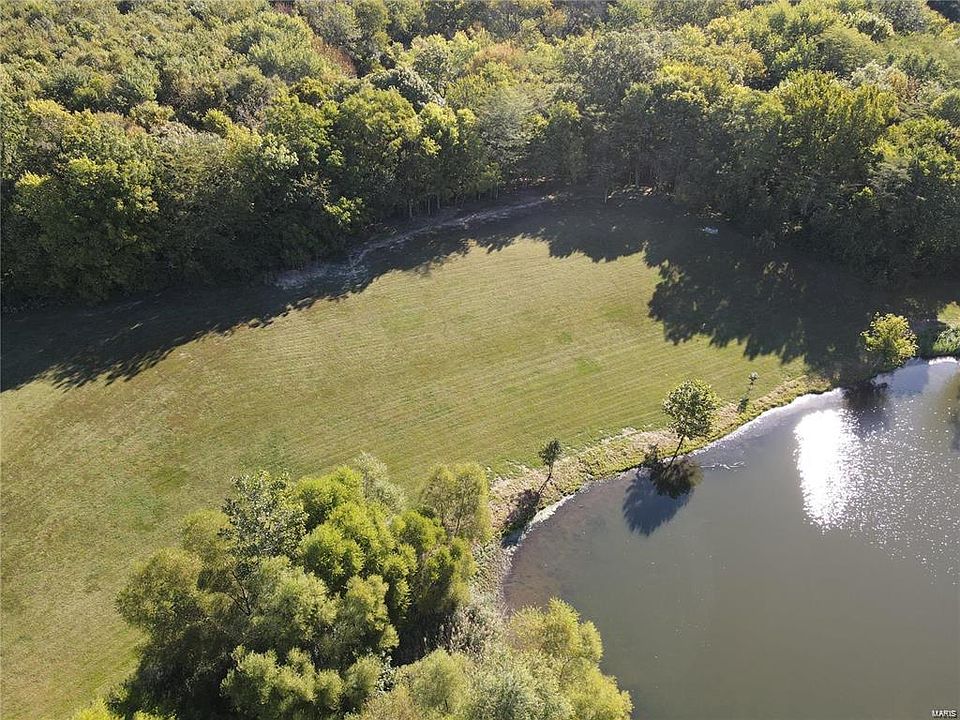 2nd image of 3842 Lake Ct