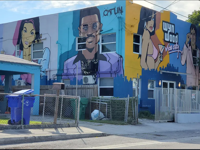 274 NW 32nd St — Photo 12