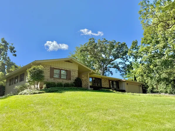(undisclosed Address), Crystal Lake, IL 60012
