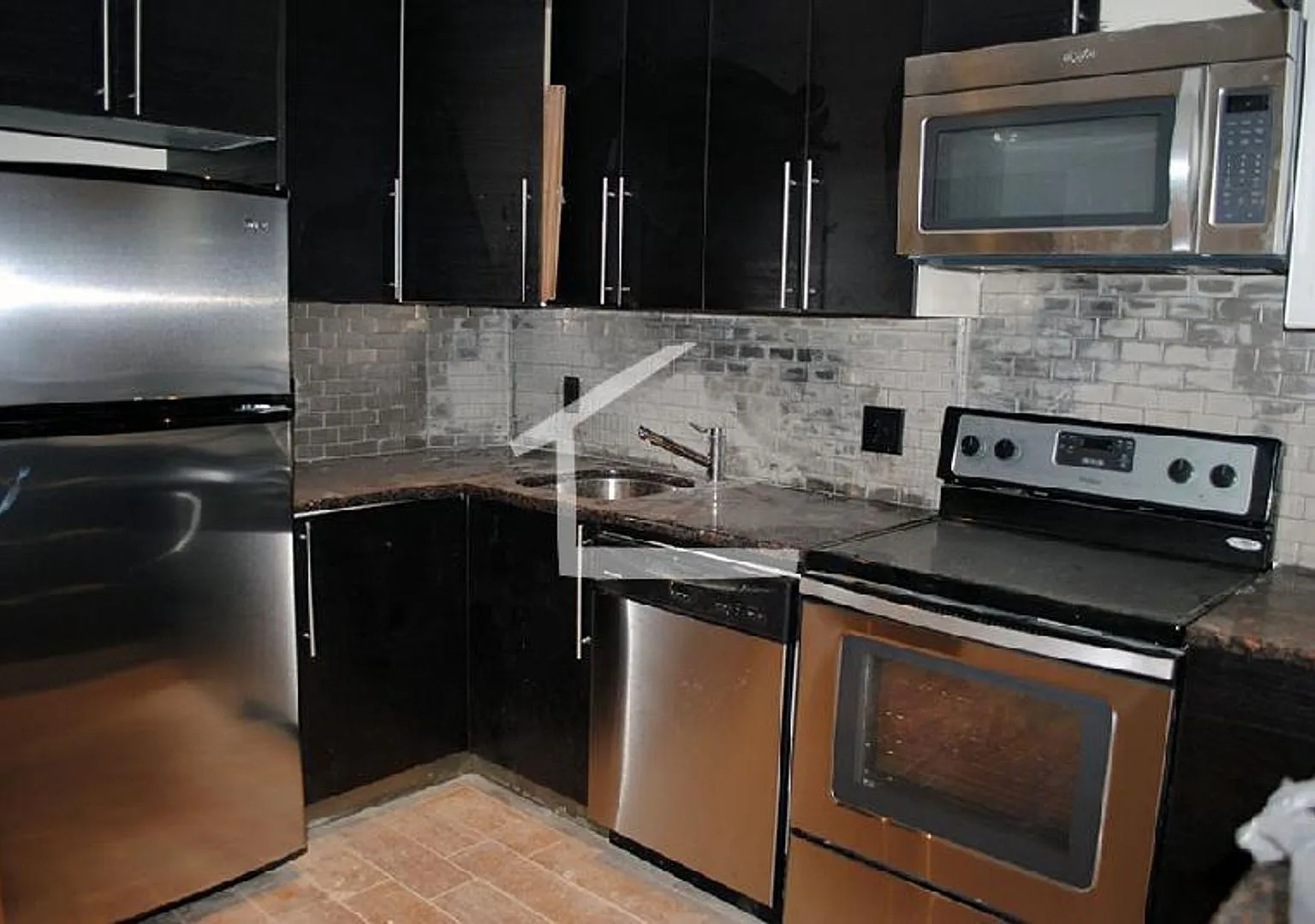 No Brokers Fee Unit in Coolidge Corner, Central AC, Fully Renovated, Parking for Rent — Photo 1