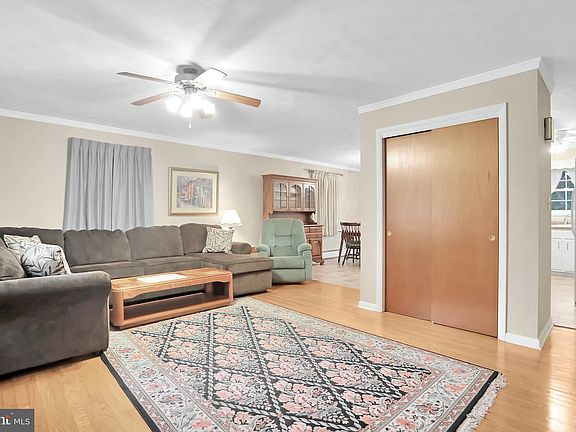 3rd image of 425 Herwen Dr