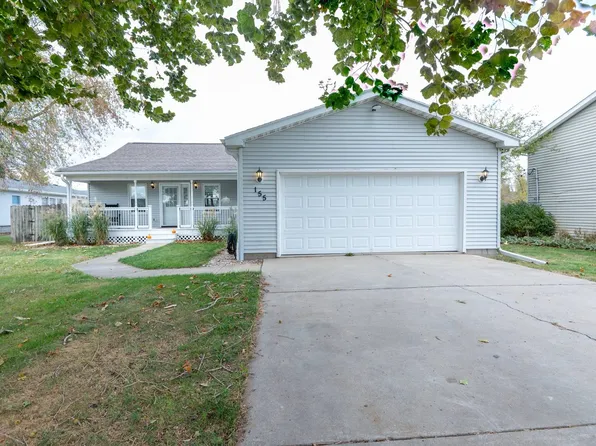 155 E Clay St, El Paso, IL 61738