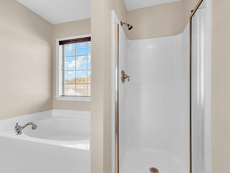 16 Bushwood Dr — Photo 37