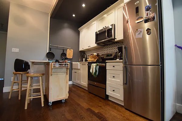 Rented by Safdie Realty Group | media 33