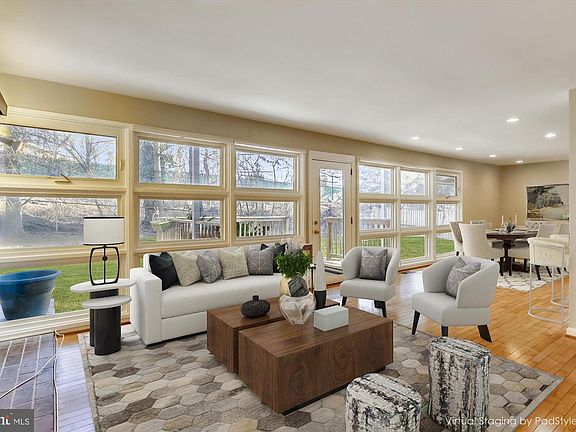 2nd image of 10117 Parkwood Dr
