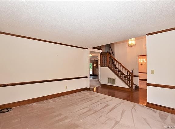 4th image of 6217 Phyliss Ln