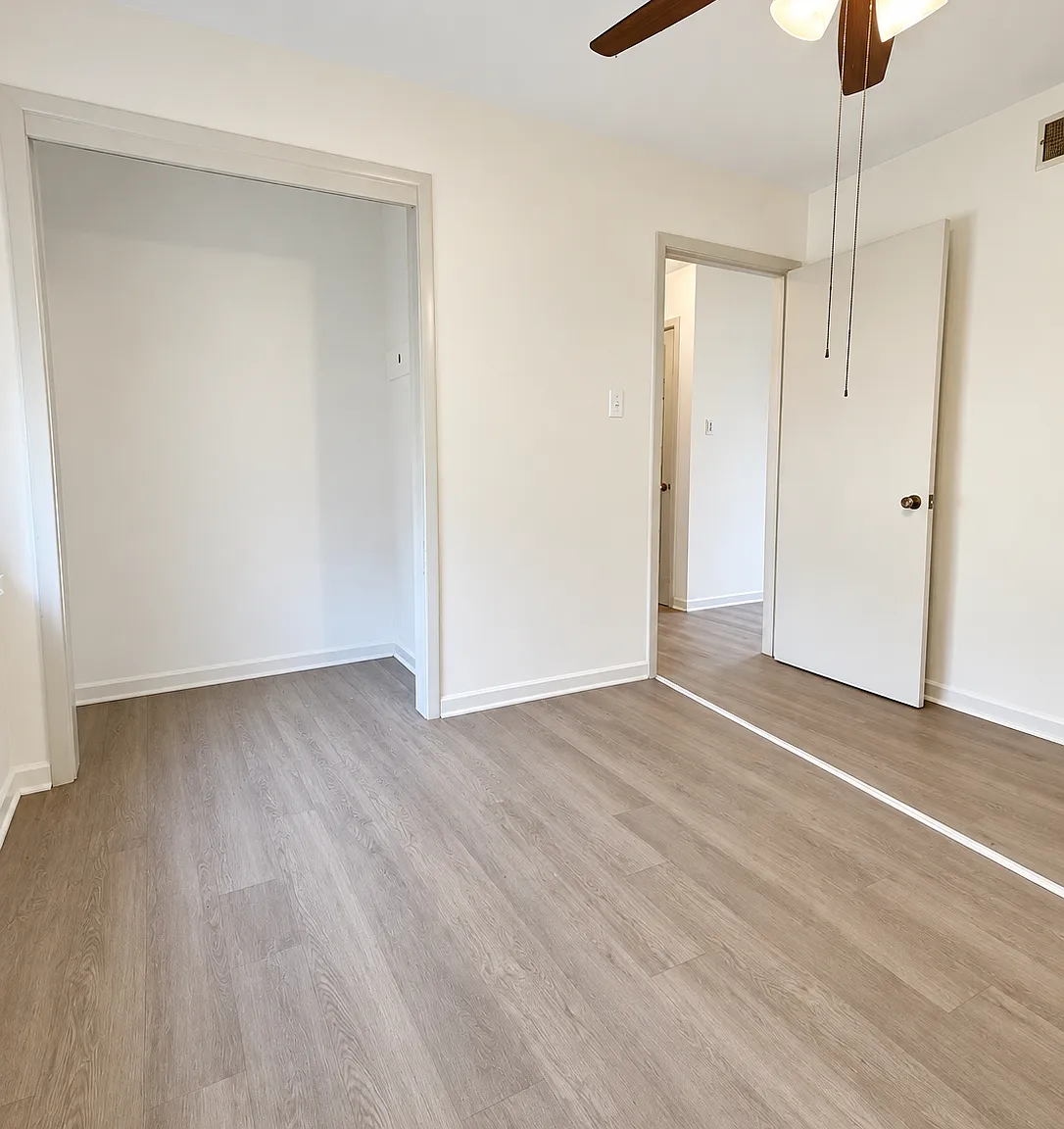 3 bed, 908 sqft, $1,900 — Photo 3