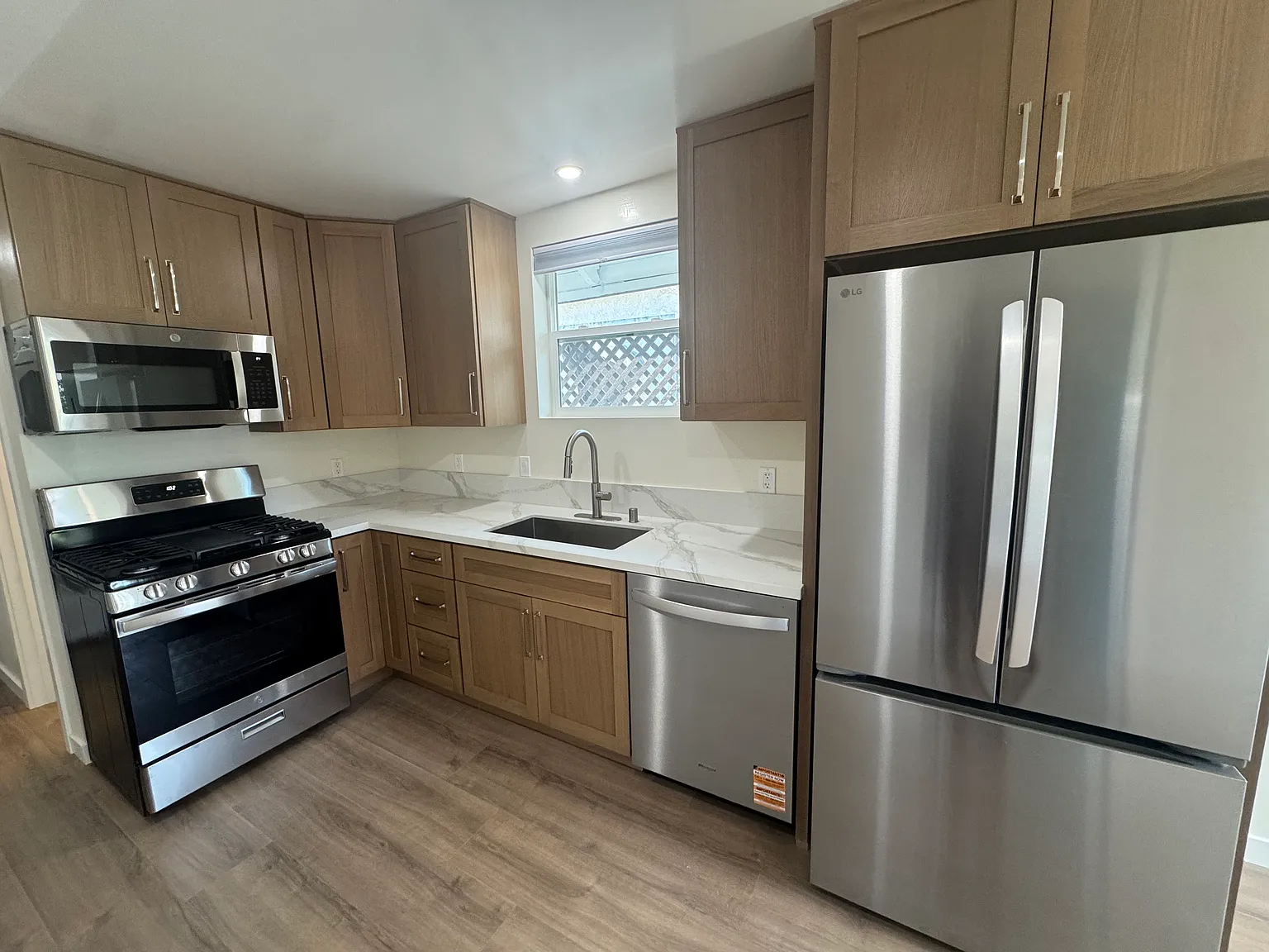 3 bed, $3,600 — Photo 2