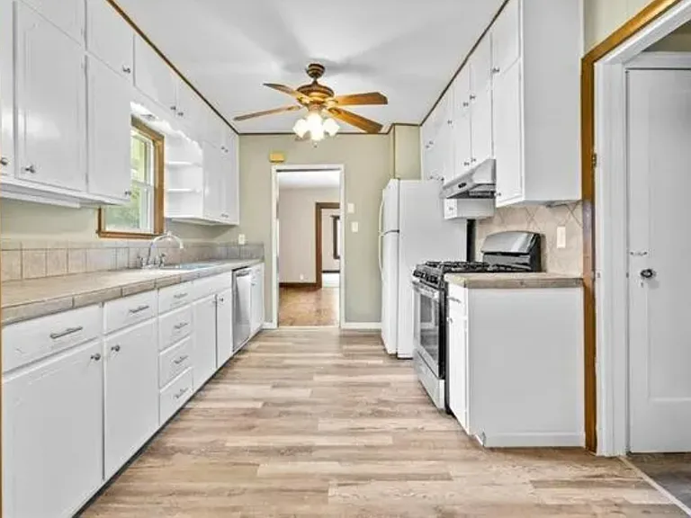 1028 Columbia Ave — Photo 9