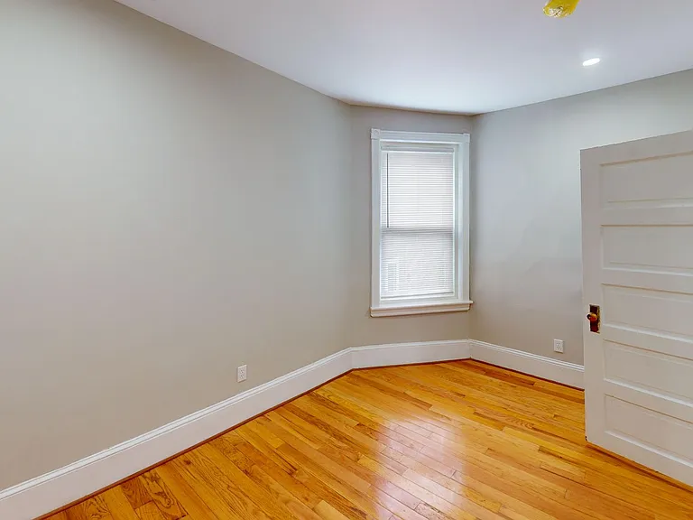 463 Earlham Ter — Photo 9