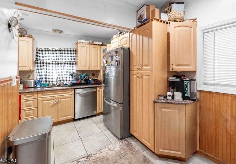 Listing photo 5