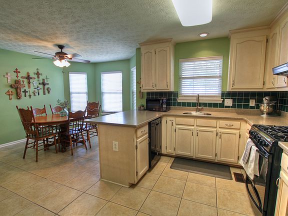 5th image of 2518 English Hill Dr