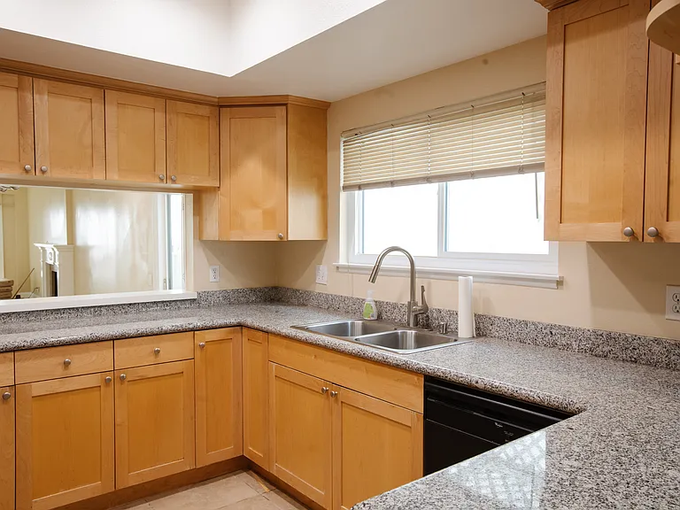 10933 Wellworth Ave #4 — Photo 12