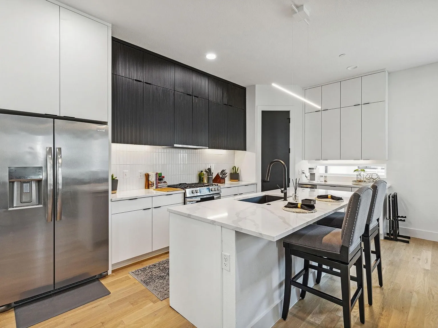 2 bed, 1763 sqft, $3,250 — Photo 2