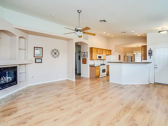 3rd image of 1216 N Lantana Pl