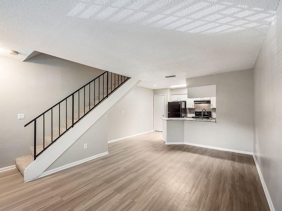 1st image of 654 Glades Cir #220
