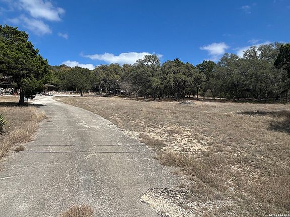 4th image of 18810 Bandera