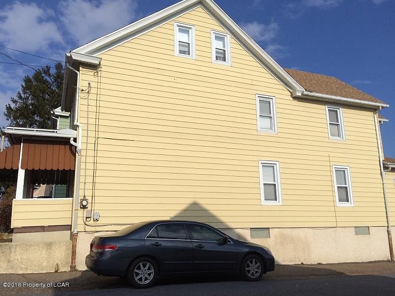 2nd image of 661 Hayes St