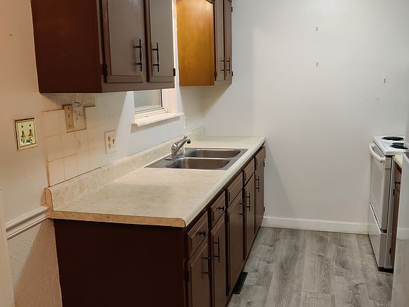 5th image of 1309 W Chestnut St APT 5