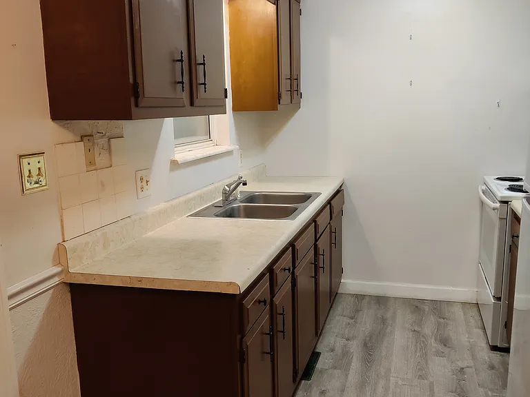 1309 W Chestnut St #5 — Photo 5