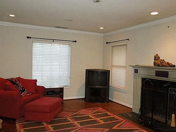 5th image of 2317 Barberry Dr