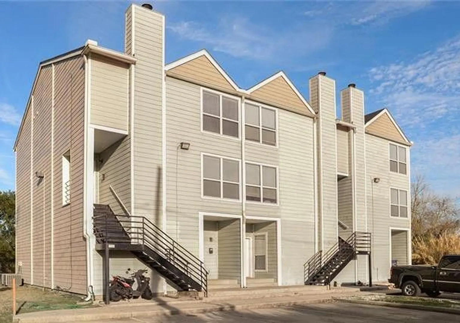 9201 Palmetto — Photo 2