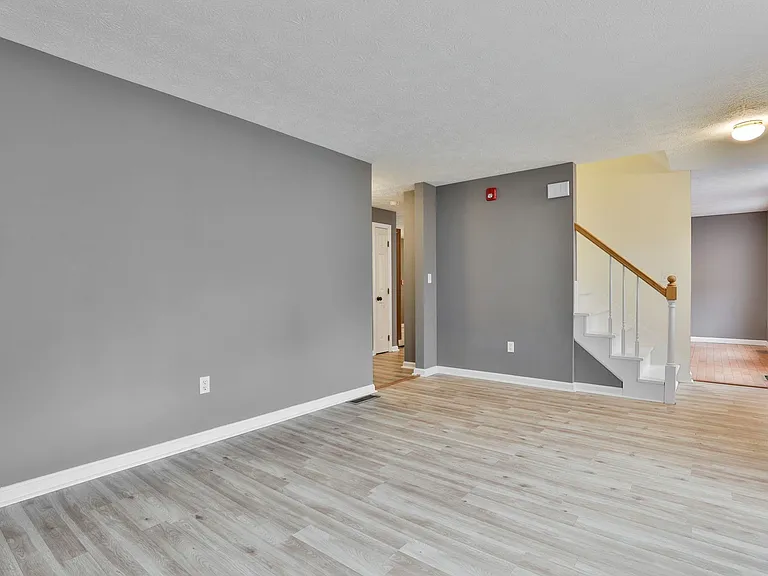 54 Vandora Dr — Photo 10