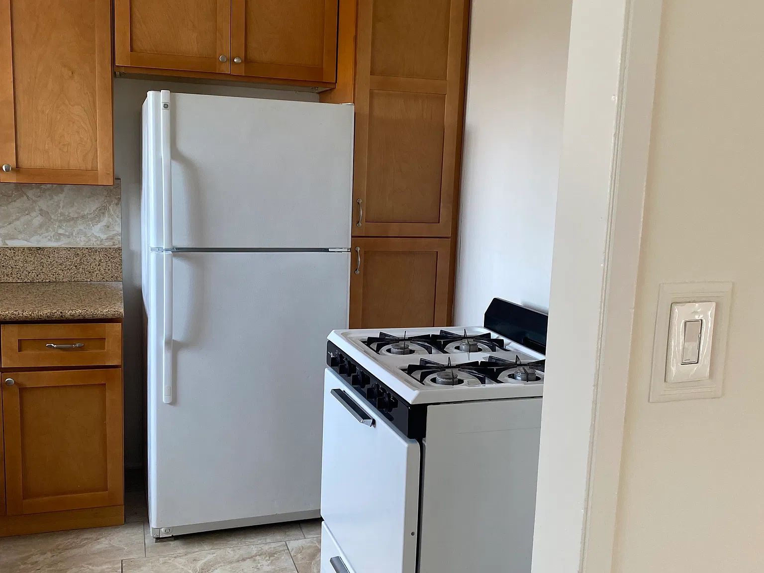 2 bed, 1.5 bath, 900 sqft, $2,145 — Photo 3