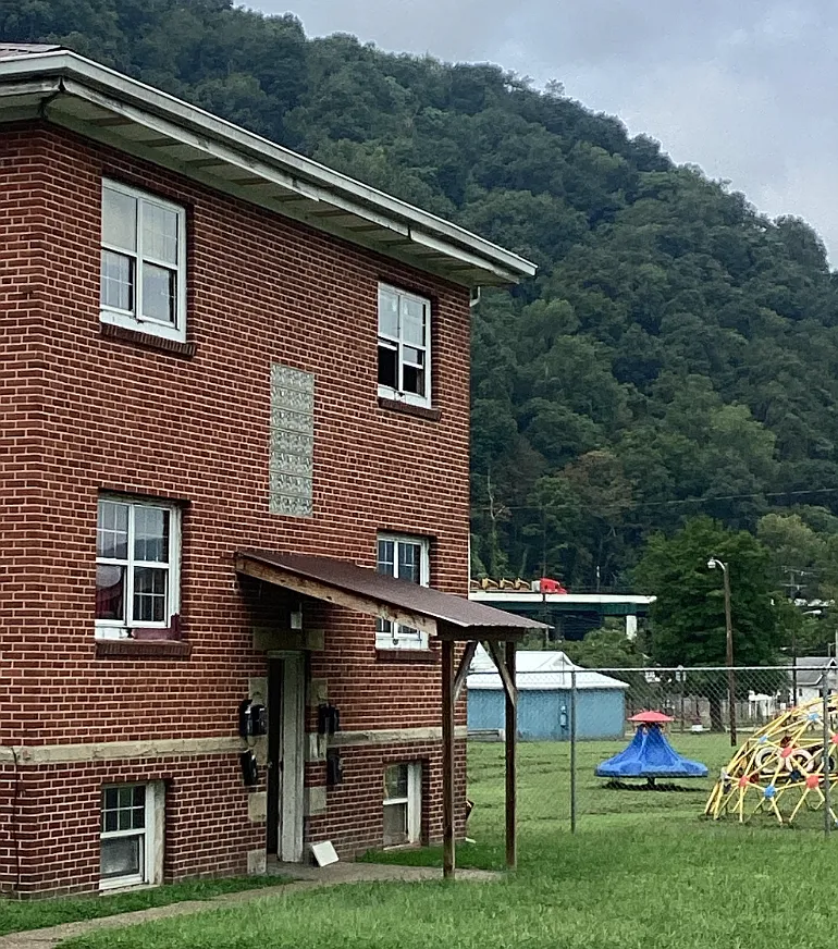 1 bed, 1.0 bath, 600 sqft, $700 — Photo 1