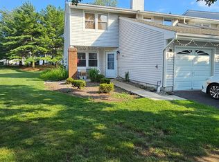 9 Sandpiper Dr, Parlin, NJ 08859