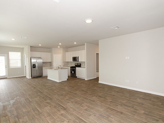 3rd image of 274 Cherry Laurel Ln