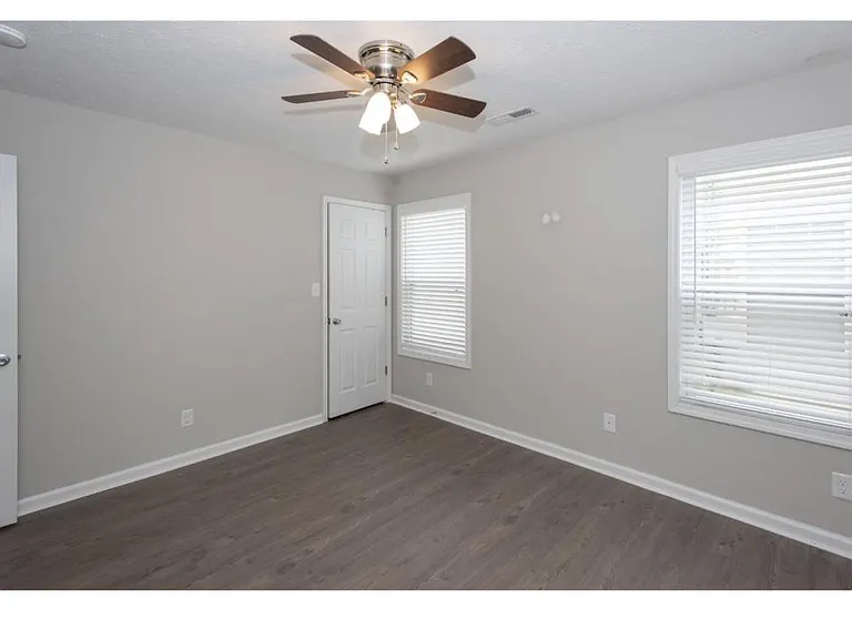 5339 Avery Woods Ln — Photo 13