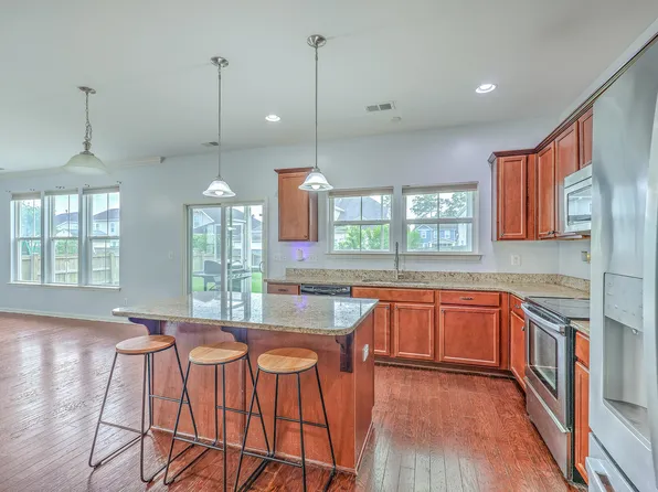 531 Crossland Dr, Moncks Corner, SC 29461