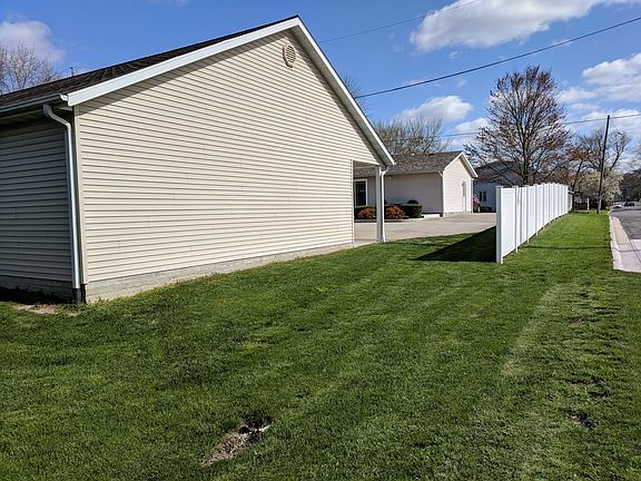 W side OB & 90LF vinyl fence