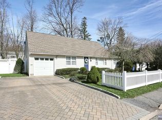 29 Lockwood Dr, Waldwick, NJ 07463