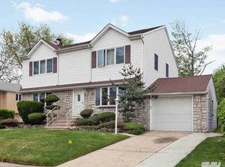 11 Shafter Ave, Albertson, NY 11507
