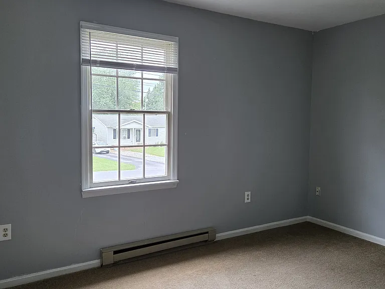 413 N Western Ave — Photo 6