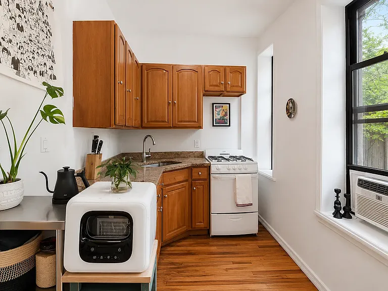 680 Washington Ave #1 — Photo 5