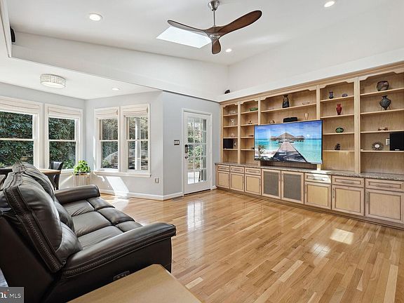 5th image of 6431 Walters Woods Dr