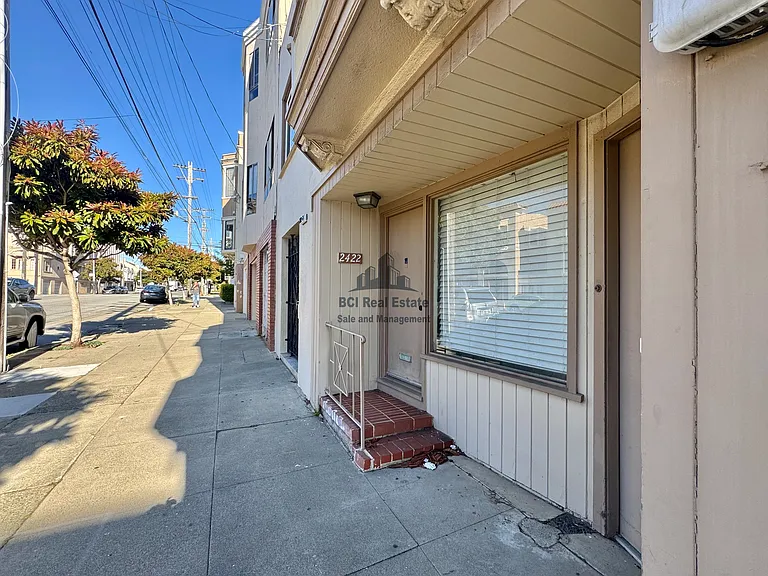 2422 Balboa St — Photo 3