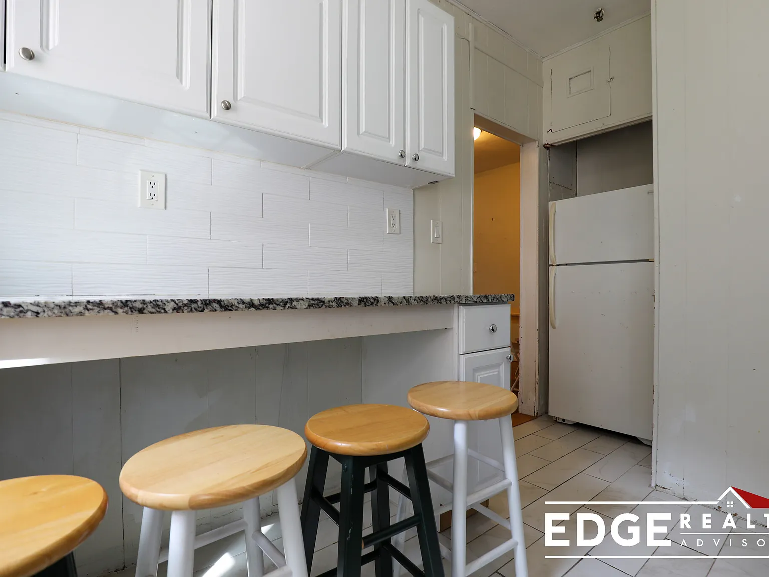 3 bed, 935 sqft, $3,300 — Photo 3