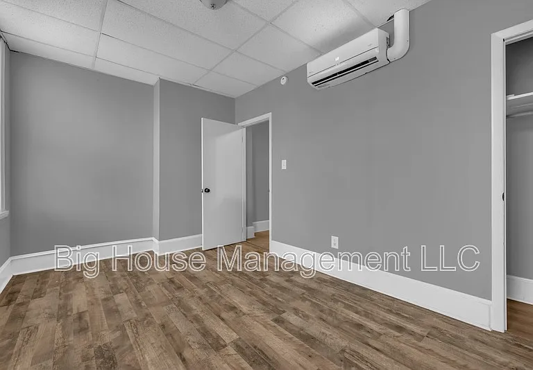 339 E 25th St #2 — Photo 5