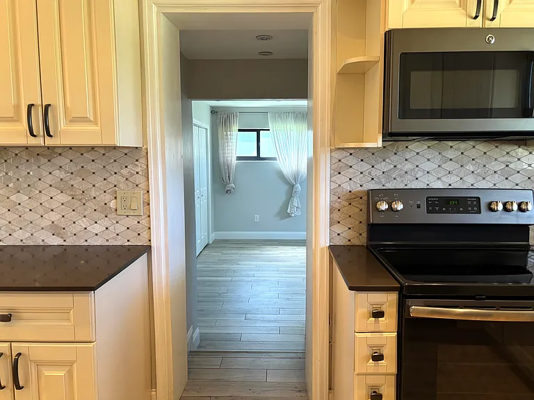 310 Orange Way — Photo 18