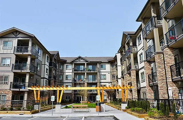 Lexington Court Apartments — Photo 3